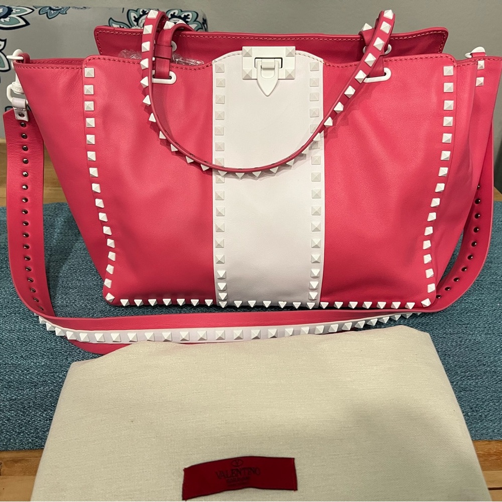 Valentino Garavani Pink&White Free Rockstud Trapeze Medium Tote Bag